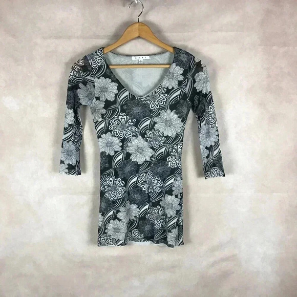 CAbi Classic Vintage Black/White Floral Nylon Mesh Top Size SMALL - Picture 4 of 5